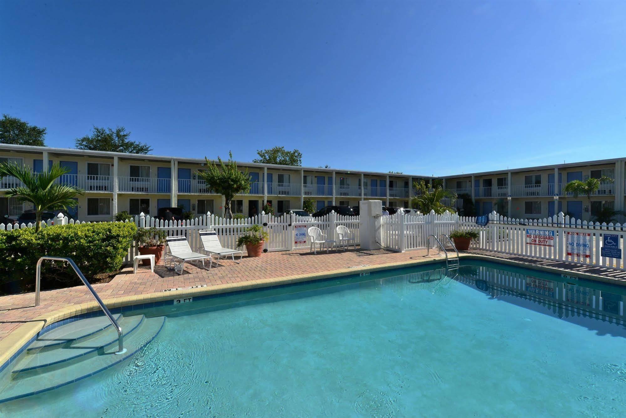 Americas Best Value Inn Bradenton-Sarasota Екстериор снимка