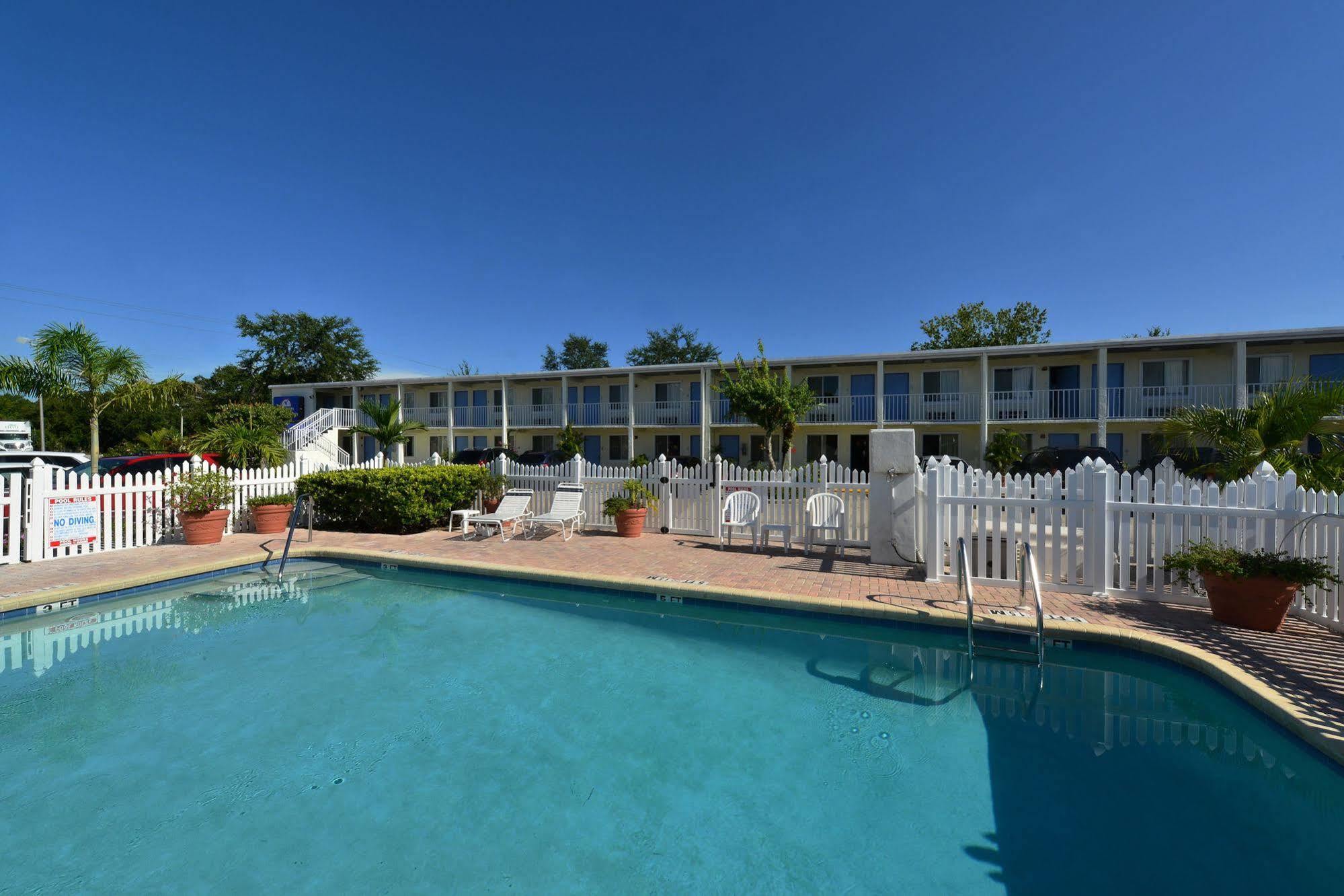 Americas Best Value Inn Bradenton-Sarasota Екстериор снимка